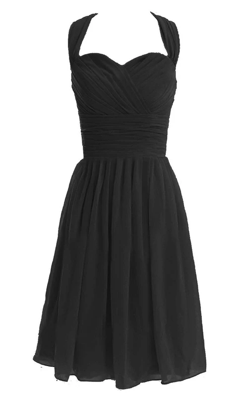 Robe dos nu en mousseline plissée, longueur genou