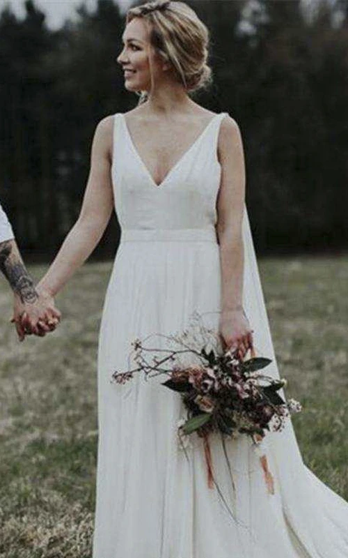 Elegante vestido de novia Watteau de corte A con escote en V pronunciado y cola de capilla.