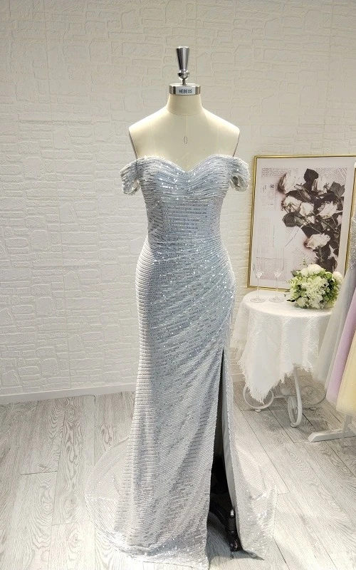 Vestido de fiesta formal Sweetheart plateado con lentejuelas fruncidas y abertura frontal