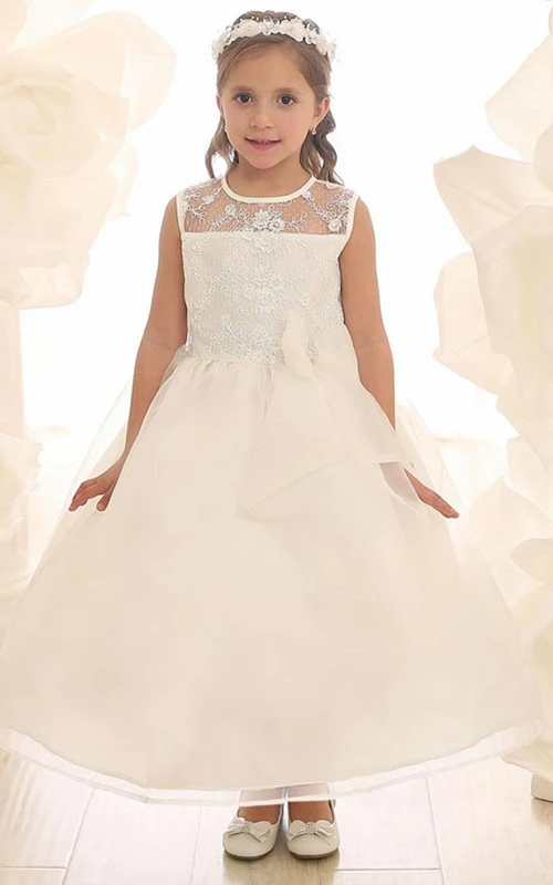 Robe de demoiselle d'honneur mi-longue en dentelle et organza à nœud floral et effet illusion