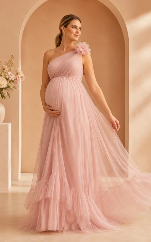 Robe de soirée de maternité rose poudré à une épaule, en tulle fleuri et à volants.