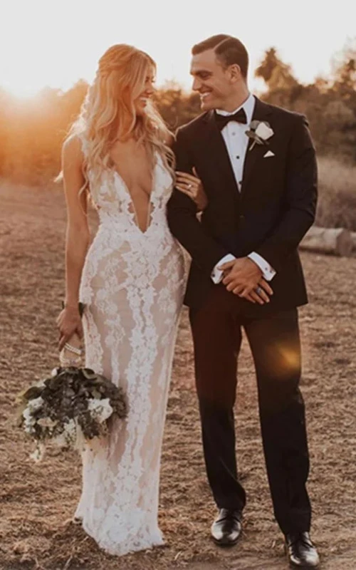 Robe de mariée fourreau en dentelle sexy bohème de plage à décolleté plongeant en V
