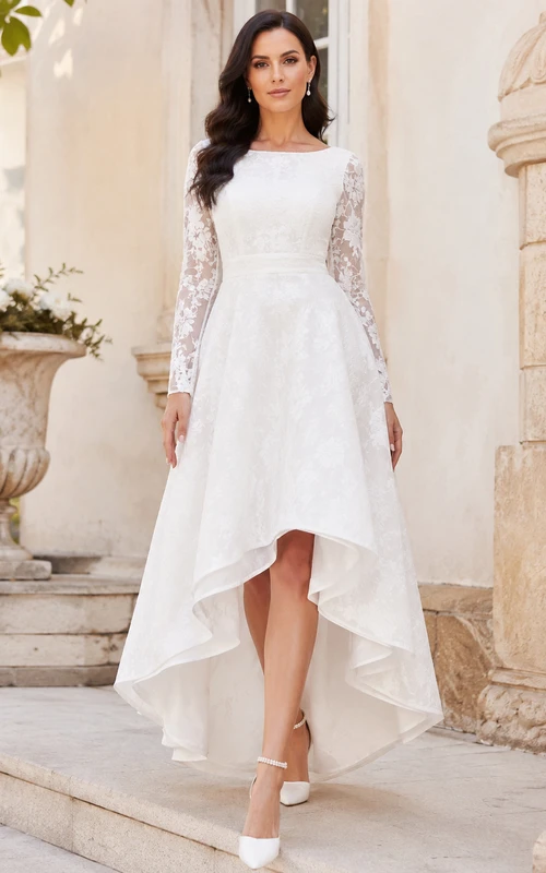 Vestido formal blanco modesto de encaje con escote barco asimétrico y manga larga, estilo juzgado.