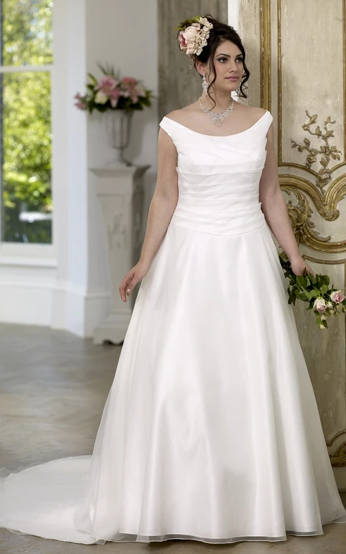 A-Line Floor-Length Scoop Neck Satin Court Train Lace-Up Back Ruching Dress