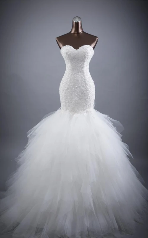 Vestido de satén de organza con encaje floral sin mangas y corte trompeta