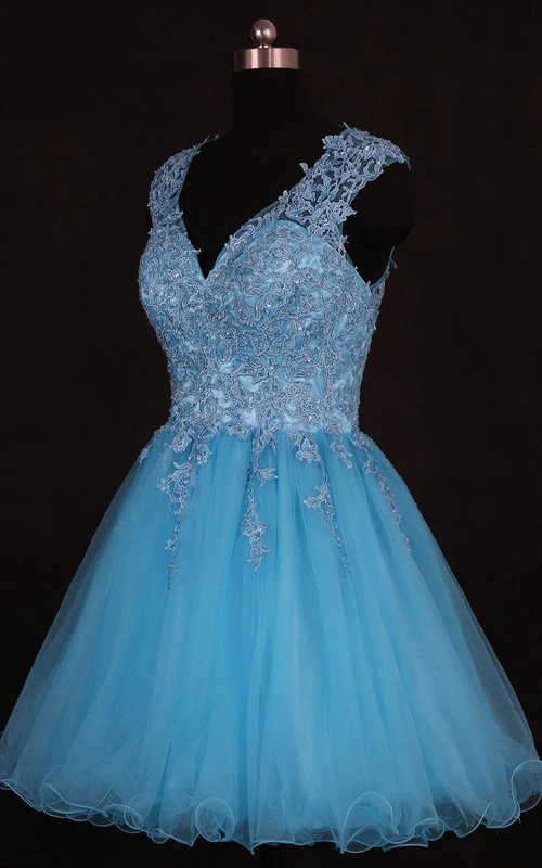 Robe courte en organza à col en V et sequins