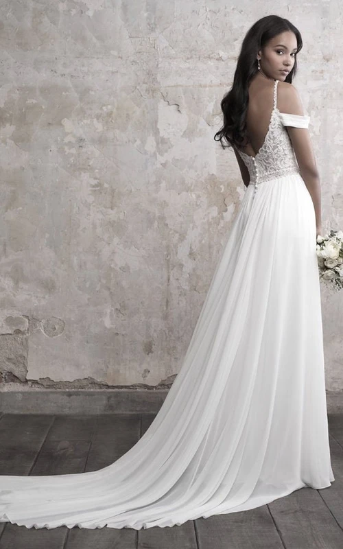 Vestido de novia de gasa estilo imperio griego con tirantes finos y top de encaje.