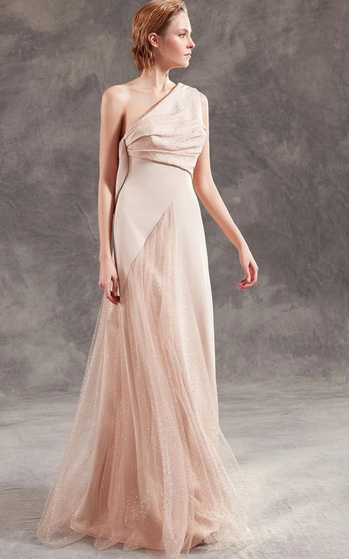 Ätherisches, ärmelloses, bodenlanges A-Linien-Abendkleid aus Tüll mit offenem Rücken und Raffungen