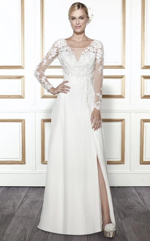 Robe de mariée longue à col rond et manches longues en mousseline ornée d'appliqués