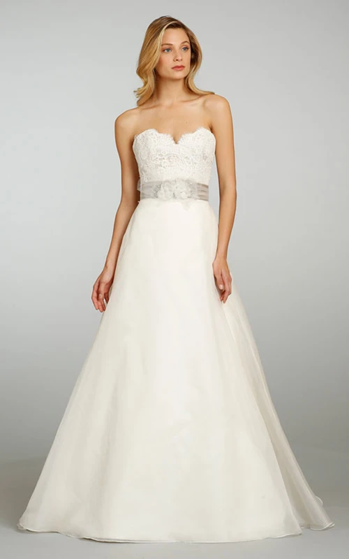 Einzigartiges Organza-Kleid mit herzförmigem Ausschnitt, Spitzenoberteil und floralem Satinband