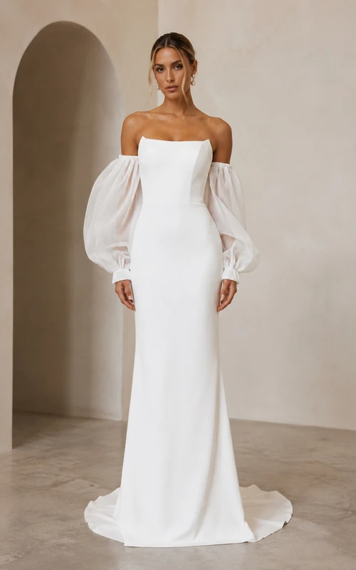 Robe de mariée fourreau en satin blanc sans bretelles