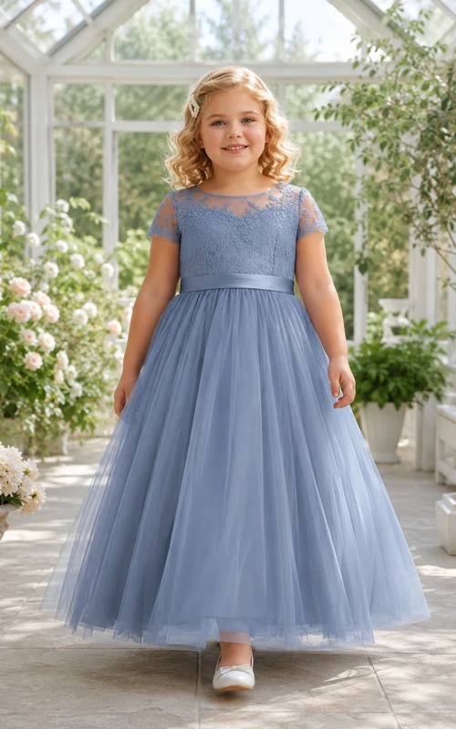 Bodenlanges Tüllkleid mit Spitzenoberteil, A-Linien-Schnitt, kurzen Ärmeln, Rundhalsausschnitt und bodenlangem Rock für Blumenmädchen.