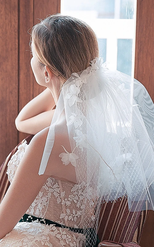 Voile de mariée court de style européen orné de fleurs