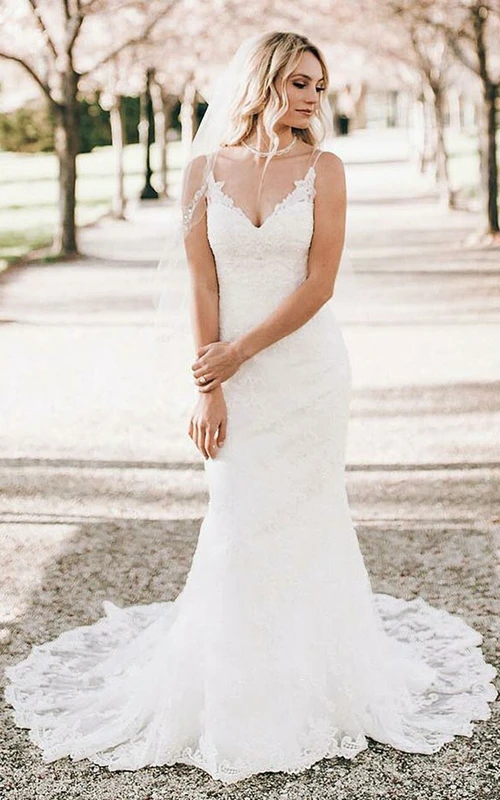 Boho-Brautkleid mit V-Ausschnitt, bodenlang, Meerjungfrauen-Schnitt, ärmellos und mit Schleppe