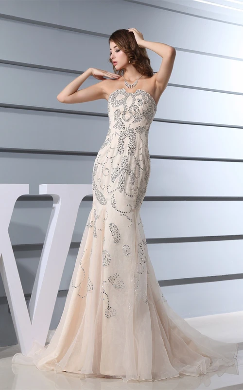 Vestido de sirena sin mangas de tul con pliegues y abalorios