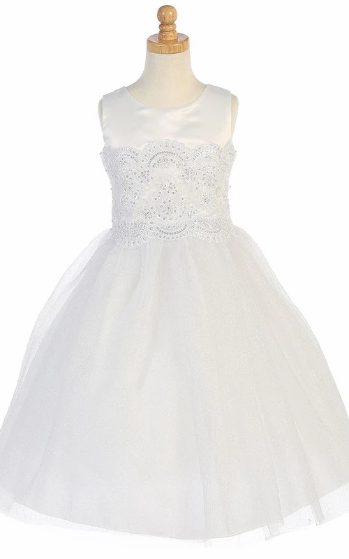 Robe de demoiselle d'honneur mi-longue à volants, ornée de perles et d'appliqués floraux en tulle et dentelle