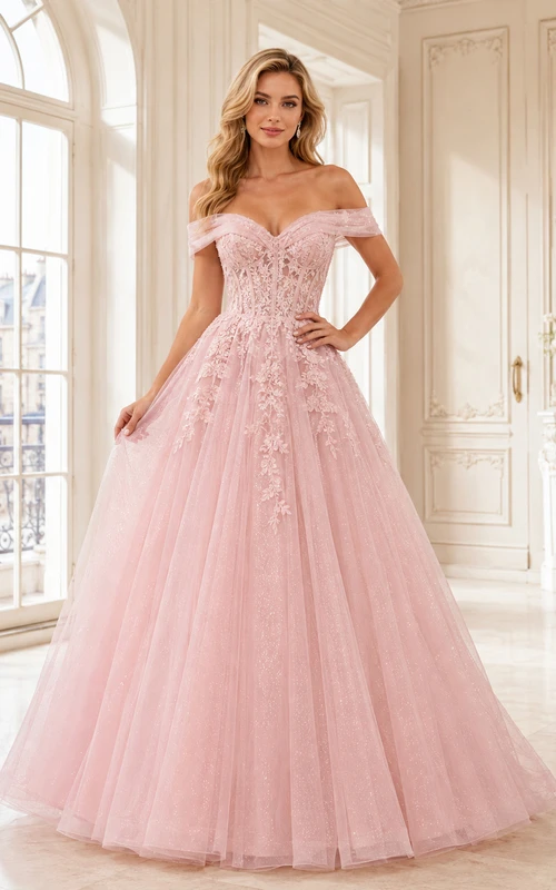 Delicado vestido de gala largo hasta el suelo de tul con encaje floral y escote corazón en rosa perla, ideal para quinceañeras o graduaciones.