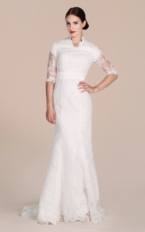 Robe en dentelle à manches courtes et manches illusion