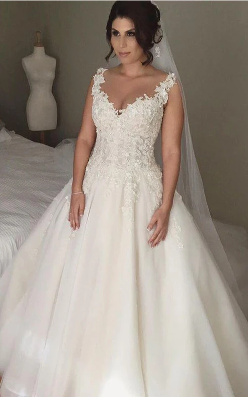 Robe de mariée élégante en tulle et dentelle, ornée d'appliqués, fermeture éclair au dos. Boutons et fermeture au dos.