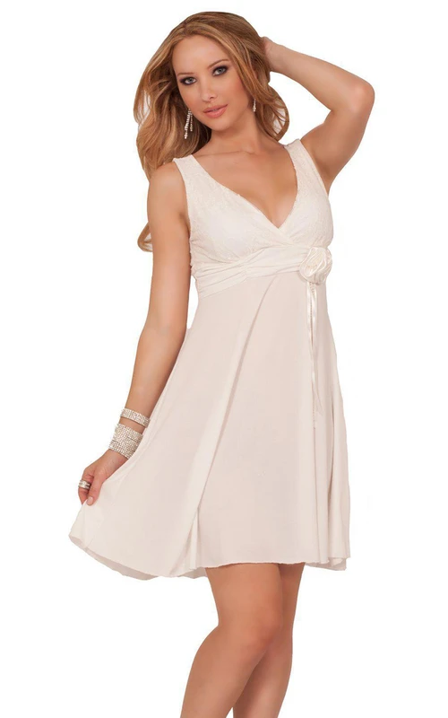Ärmelloses kurzes Chiffonkleid mit V-Ausschnitt