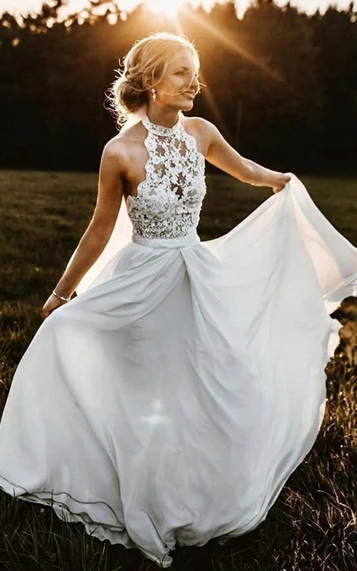 Trägerloses Chiffon-Brautkleid im Landhausstil mit Spitzenoberteil und Rundhalsausschnitt