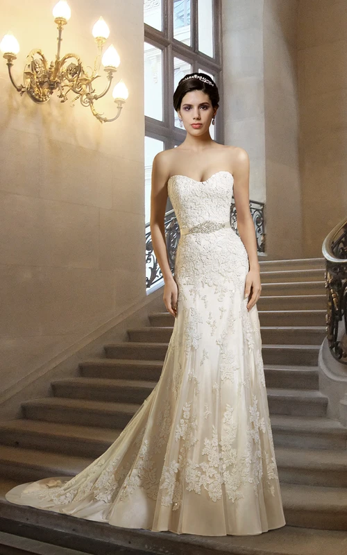 Robe de mariée sirène en dentelle à décolleté fourreau et décolleté cœur
