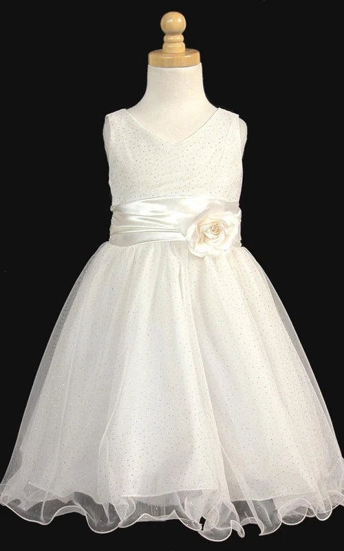 Robe de demoiselle d'honneur en charmeuse à volants, col en V, longueur genou