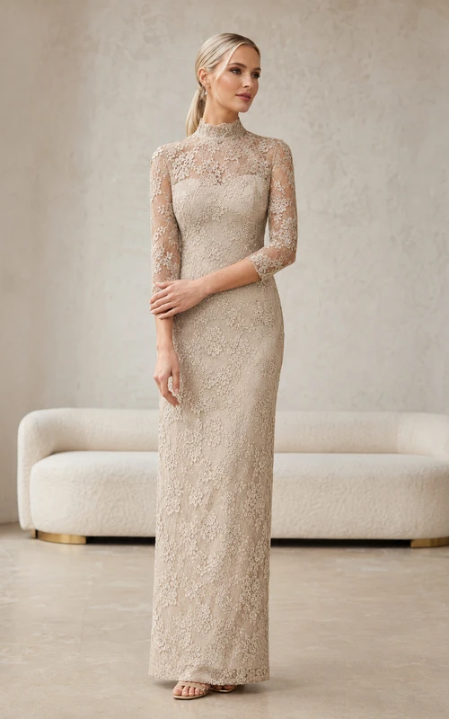Vestido de madre discreto, color topo, cuello alto, efecto ilusión, manga tres cuartos, encaje, corte tubo, largo hasta el suelo.