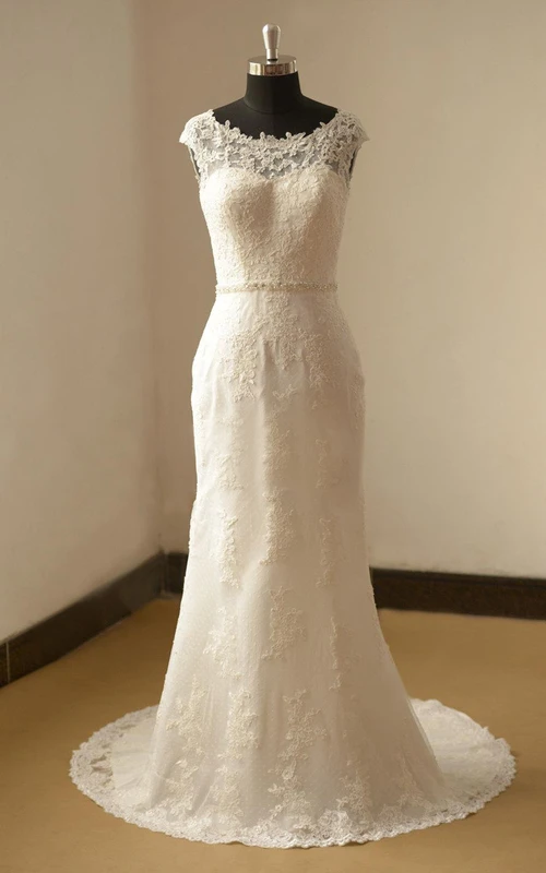 Robe sirène en dentelle à manches courtes, dos nu plongeant et encolure bateau