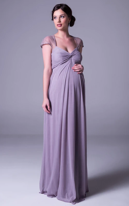 Gerafftes Brautjungfernkleid aus Chiffon mit kurzen Ärmeln, V-Ausschnitt und Empire-Stil, verziert mit Spitze und Schlüssellochausschnitt.