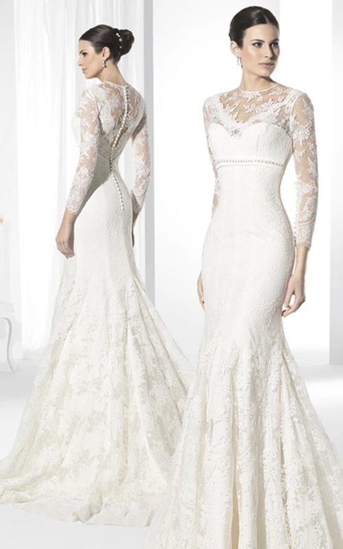Vestido de novia de encaje de manga larga y cuello alto con apliques y efecto ilusión.