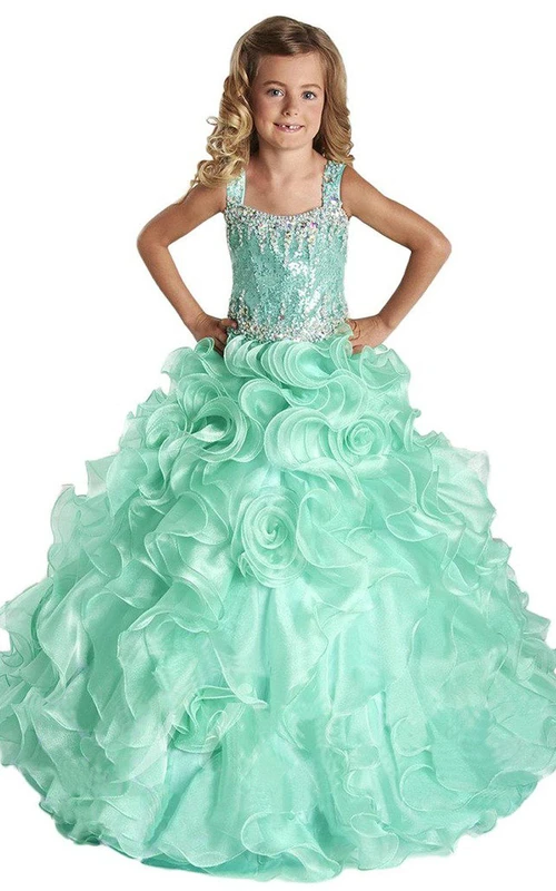 Robe trapèze sans manches à encolure carrée, ornée de sequins et de volants