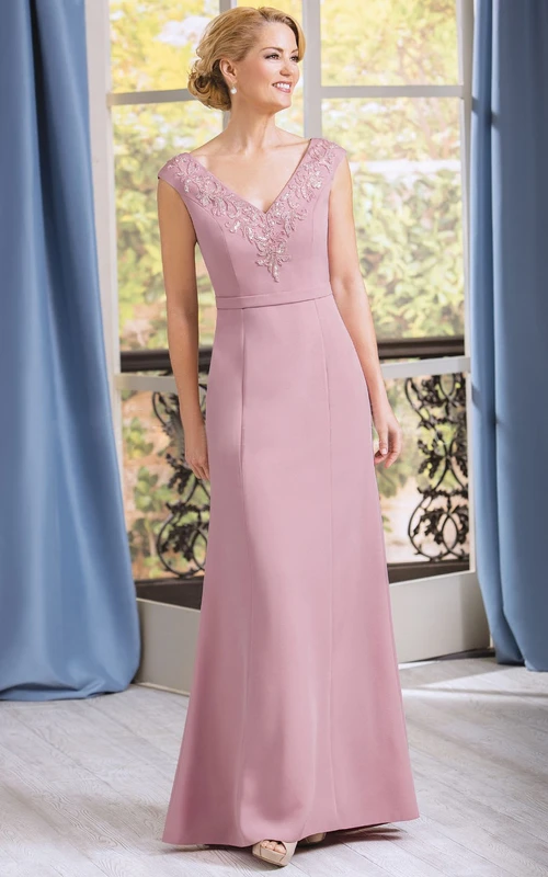 Vestido largo de manga corta con escote en V para la madre de la novia, con apliques y joyas.