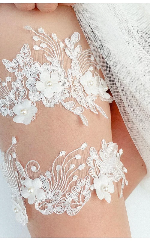 Elegante doppelte Brautstrumpfbänder aus Blumen