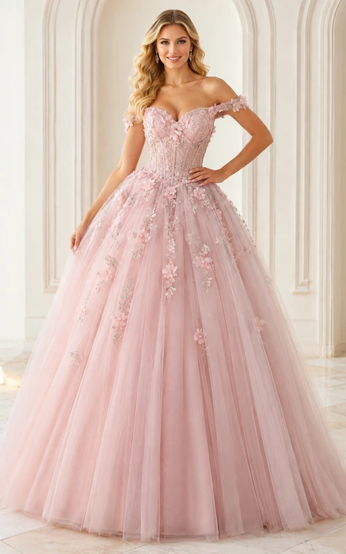 Vestido de fiesta de quinceañera largo hasta el suelo con escote corazón y hombros descubiertos, de tul floral rosa perla con corona de pétalos.