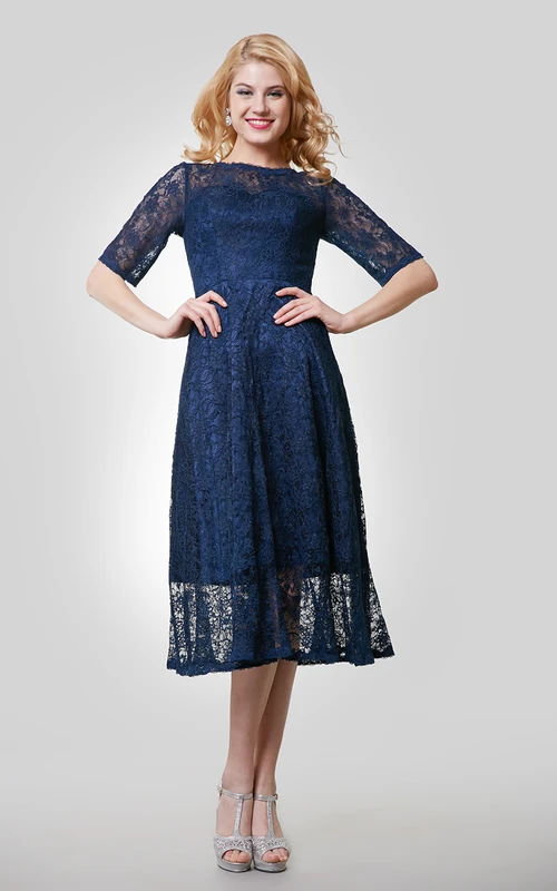 Vestido de encaje de manga corta hasta la rodilla con escote joya.