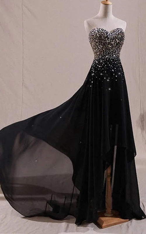 Vestido de fiesta asimétrico con escote corazón y detalles de pedrería