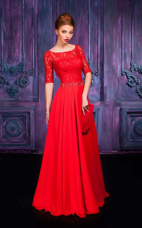 Robe trapèze longue en mousseline à manches courtes et fermeture éclair, ornée de bijoux, ornée de bijoux.