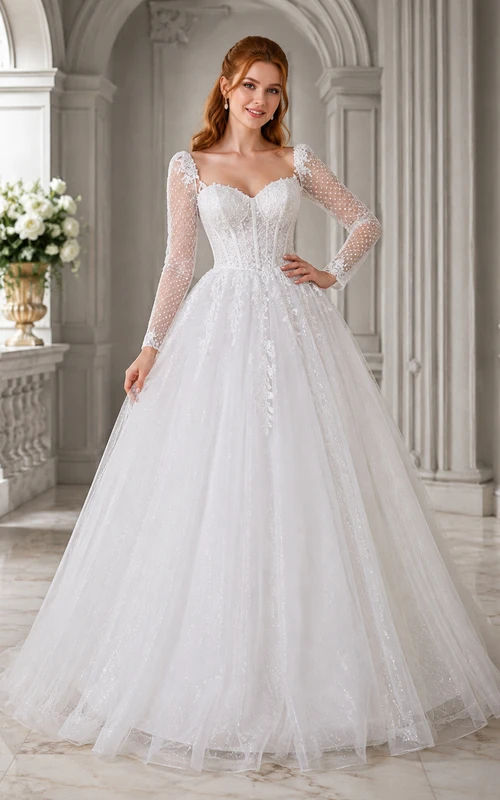 Weißes, herzförmiges Ballkleid mit langen Illusionsärmeln aus Tüll
