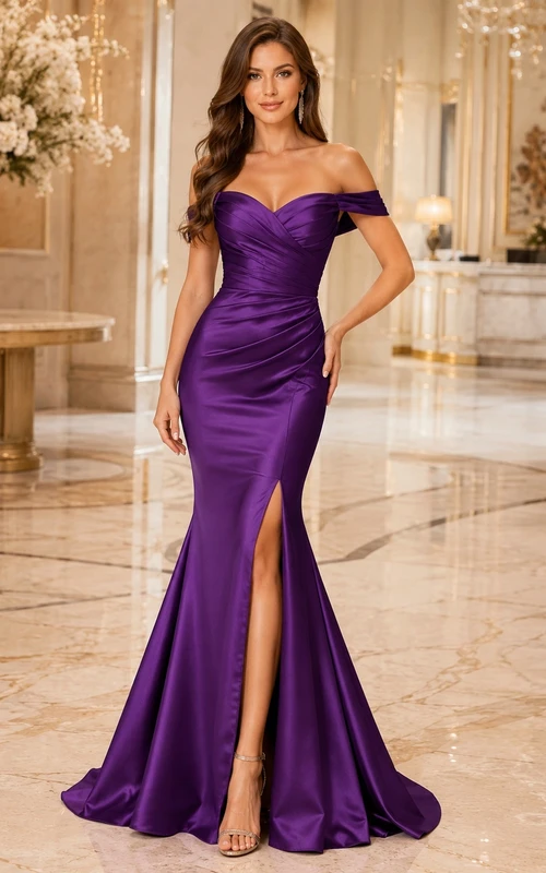 Pflaumenfarbenes, schulterfreies, gerafftes Abendkleid aus Stretch-Satin mit Meerjungfrauenschnitt und Schleppe in Meerjungfrauenform