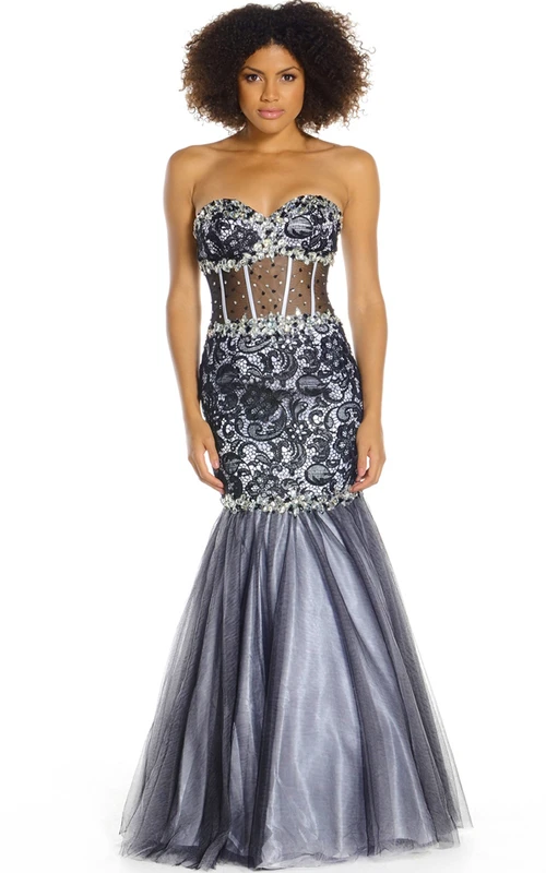 Robe de bal sirène maxi sans manches à décolleté cœur, ornée de perles, en tulle et satin et dentelle.
