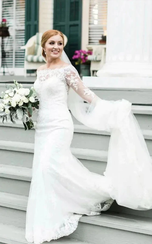 schulterfreies, ärmelloses Etuikleid mit Spitze und Schleppe – Brautkleid