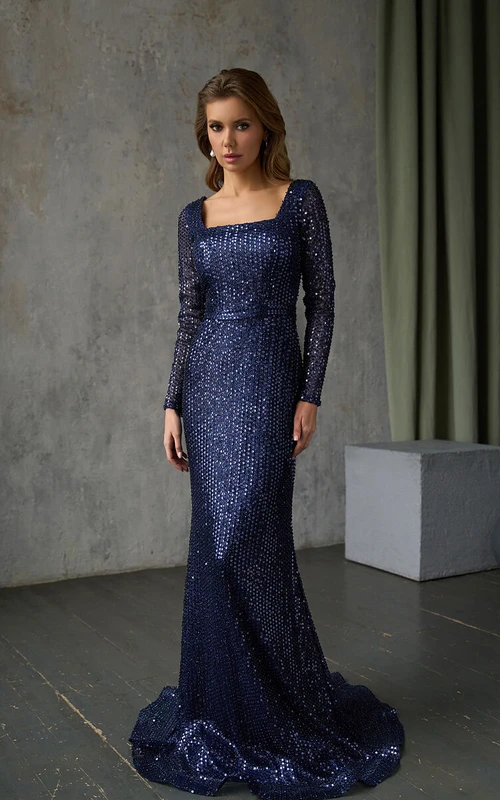 Paillettenbesetztes, eckiges Abendkleid mit langen Ärmeln und Perlenbesatz
