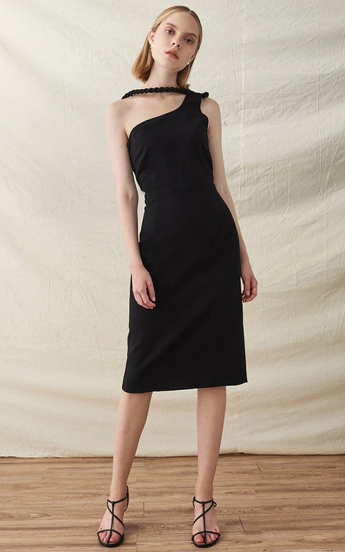 Robe de cocktail moderne asymétrique en jersey, sans manches, longueur genou, fendue au dos, coupe crayon et épaule dénudée.