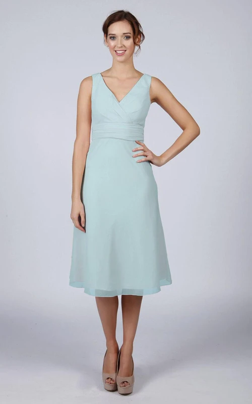 Kurzes Chiffonkleid mit V-Ausschnitt am Rücken, A-Linie, mintblau