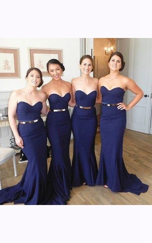 Robe sirène en mousseline à décolleté cœur et ceinture brillante