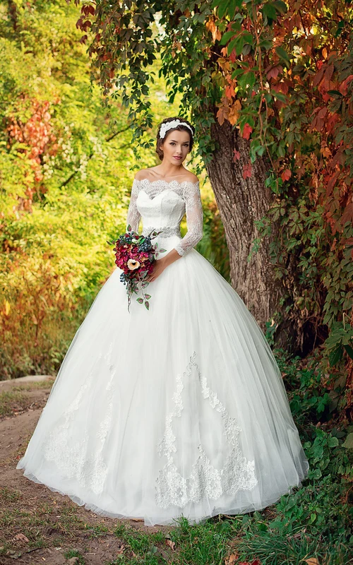 Robe de bal longue jusqu'au sol, épaules dénudées, manches 3-4, en tulle illusion de dentelle ornée d'appliques et de perles