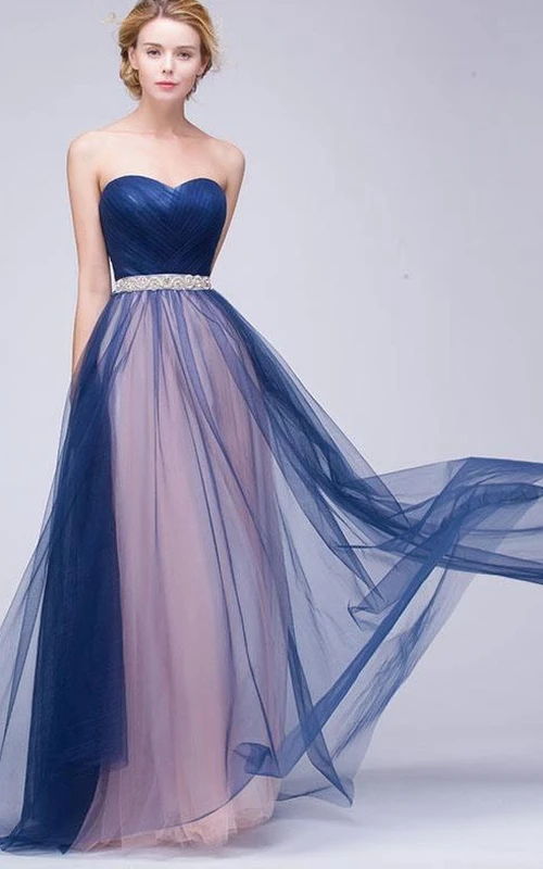 Robe de bal décontractée à plis et perles en forme de cœur