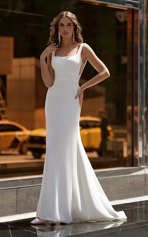 Robe de mariée fourreau simple sans manches en satin, dos nu en V, ornée de perles