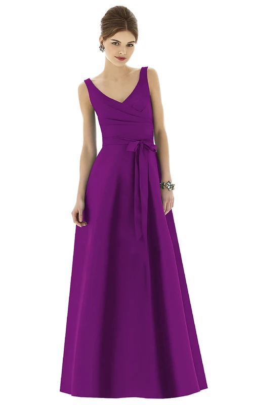 Elegantes ärmelloses Kleid mit V-Ausschnitt und Schleife
